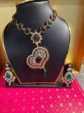 Elegant Green and Pink Kundan Heart Pendant Necklace Set